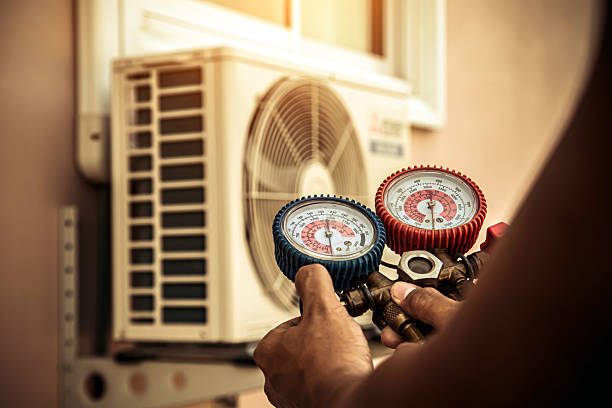 Professional Ac Installation technician working in Bowie, TX